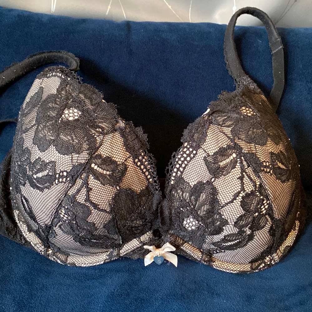 Victoria’s Secret 36D bra